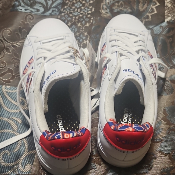 Adidas White Sneakers with Vibrant Patterns - Picture 3 of 4